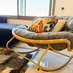 Cosy Sunny Central - 2 Bdr Near Train And Tram