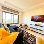 Cosy Sunny Central - 2 Bdr Near Train And Tram