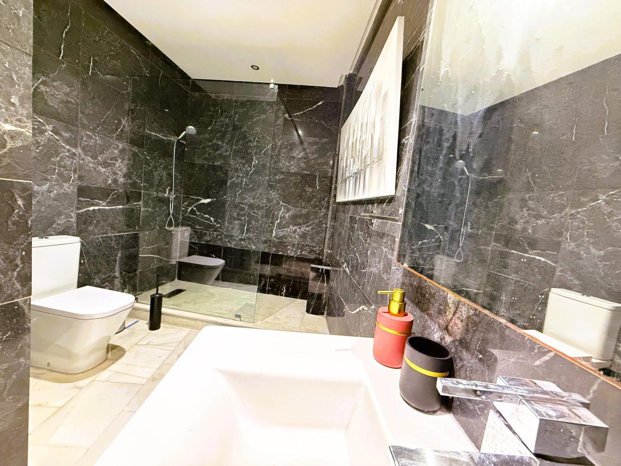 Apartment Cosy Sunny - 2 Bdr Near Train And Tram *