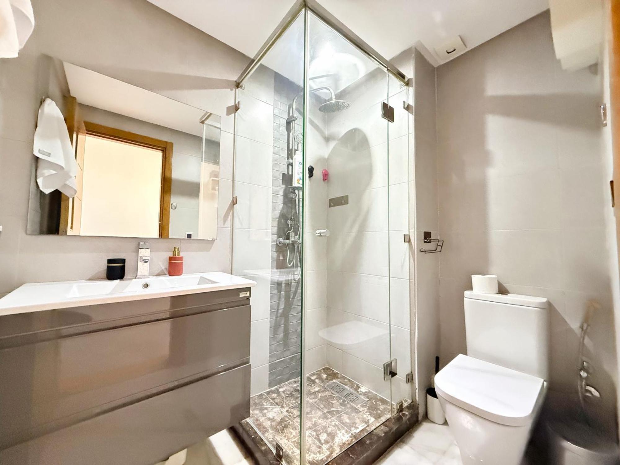 Apartment Cosy Sunny - 2 Bdr Near Train And Tram